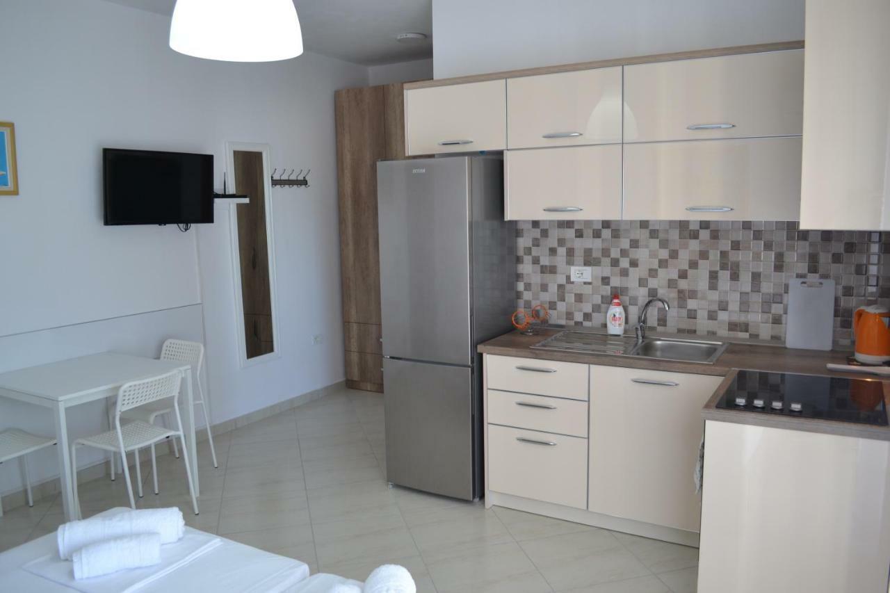 Seaview Bay Studio & Private Garage Vlorë Buitenkant foto